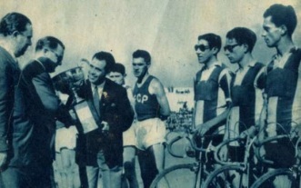 Sousa Santos, 1º à direita