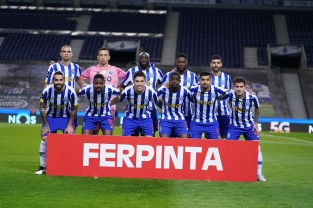 Sérgio Oliveira, Manafá, Mateus Uribe, "Nanu", Corona, Otávio, 1º plano; "Pepe", Marchesín, Marega, Mbemba, Taremi, em pé